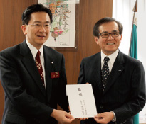 Donating to the reconstruction of the prefectures' fishing industries