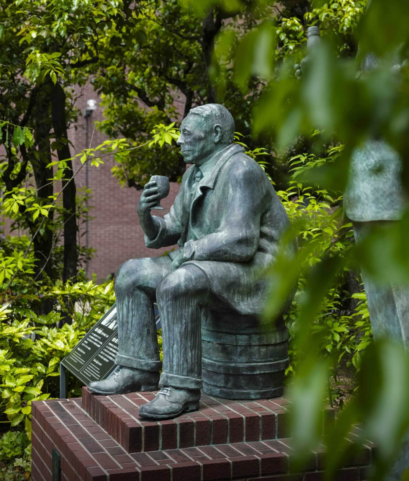 The statue of Shinjiro Torii