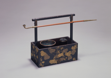 Tobacco tray with design of grapevine in maki-e: Collection
